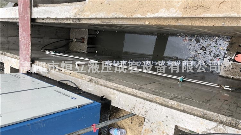 下開(kāi)式堰門